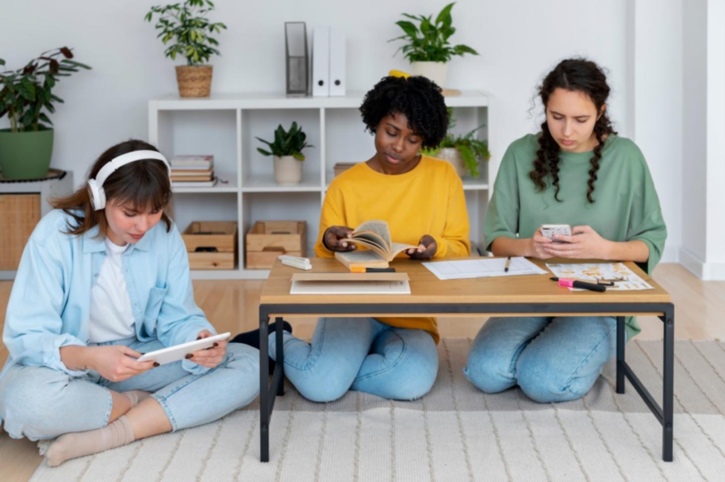 Análisis de tendencias financieras en pantallas de ordenador